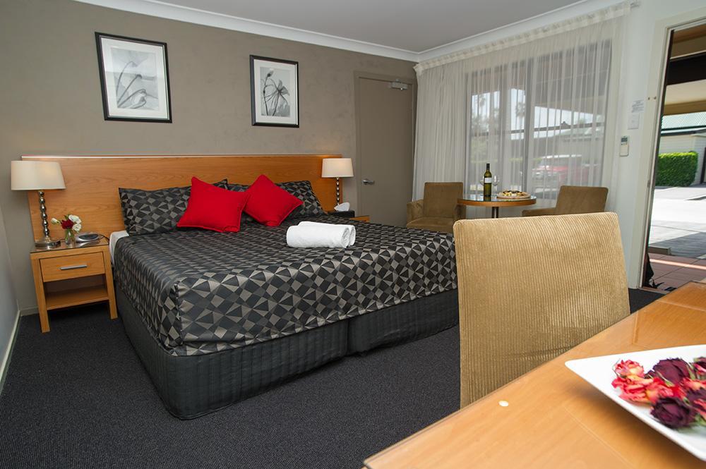 The Grapevine Motel Denman Экстерьер фото